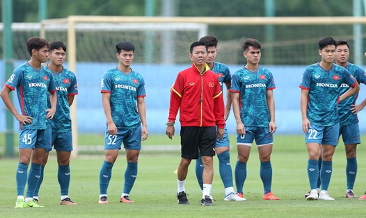 Huấn luyện viên Hoàng Anh Tuấn đặt ra những mục tiêu chuyên môn cho tuyển Olympic Việt Nam. Ảnh: Quỳnh Anh