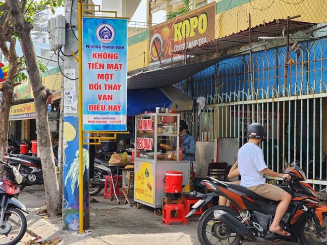 Đà Nẵng thừa nhận khó trong kiểm soát an toàn thực phẩm hàng rong, vỉa hè