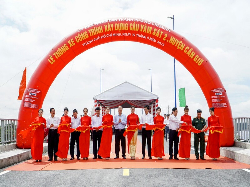 Ngày 15.9, cầu Vàm Sát 2 (huyện Cần Giờ) chính thức được đưa vào hoạt động, góp phần hoàn thiện hệ thống giao thông ở huyện đảo duy nhất TPHCM.