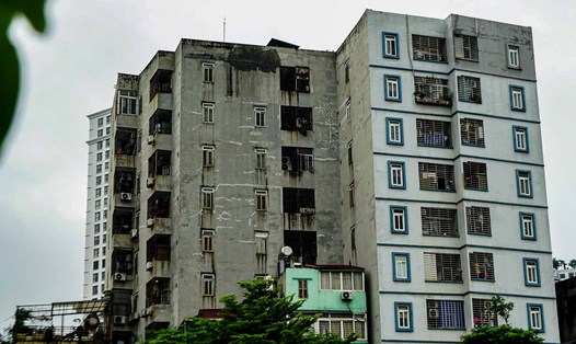 2 tòa chung cư mini bị song sắt, chuồng cọp quây kín tại quận Thanh Xuân. Ảnh: Tùng Giang