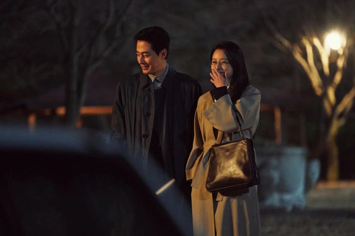 Han Hyo Joo và Jo In Sung đóng cặp vợ chồng trong “Moving“. Ảnh: Nhà sản xuất