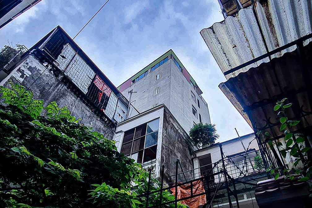 Chung cư mini của bị can Nghiêm Quang Minh tại phường Trung Liệt (quận Đống Đa) xây vượt tầng so với cấp phép. Ảnh: Ngọc Thùy