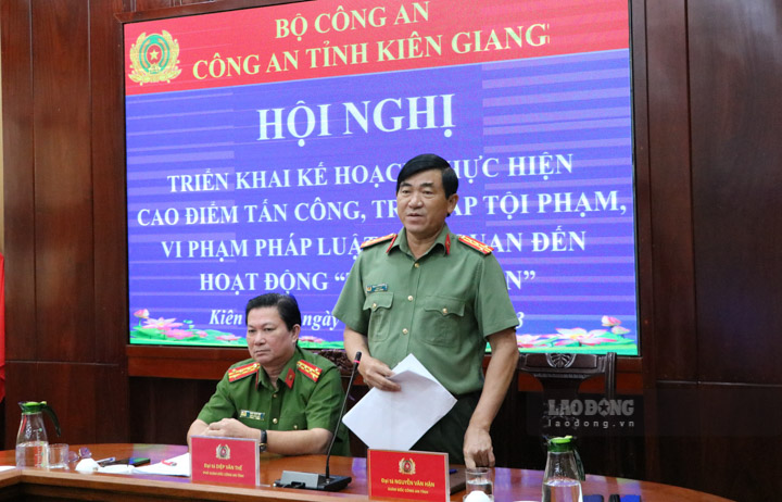 Đại tá Nguyễn Văn Hận - Giám đốc Công an tỉnh Kiên Giang - phát biểu chỉ đạo các hoạt động liên quan kế hoạch trấn áp tội phạm. Ảnh: Nguyên Anh