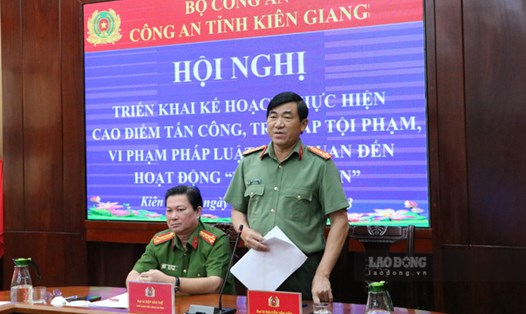 Đại tá Nguyễn Văn Hận - Giám đốc Công an tỉnh Kiên Giang - phát biểu chỉ đạo các hoạt động liên quan kế hoạch trấn áp tội phạm. Ảnh: Nguyên Anh