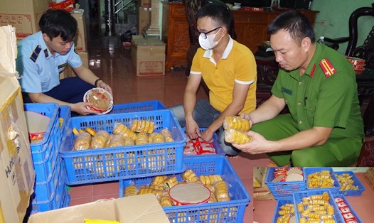 Hà Nam phát hiện hơn 1.000 chiếc bánh trung thu không rõ nguồn gốc, xuất xứ. Ảnh: Công an tỉnh Hà Nam 