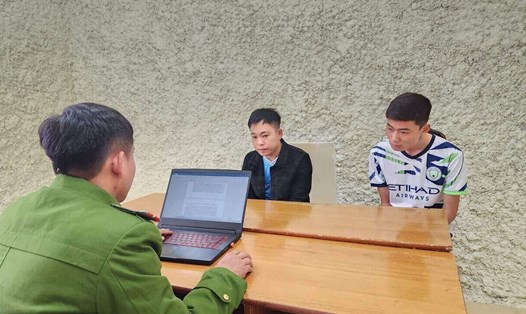 Công an TP Đà Lạt (Lâm Đồng) bắt tạm giam 2 đối tượng để điều tra về hành vi “Cho vay lãi nặng trong giao dịch dân sự”. Ảnh: Công an