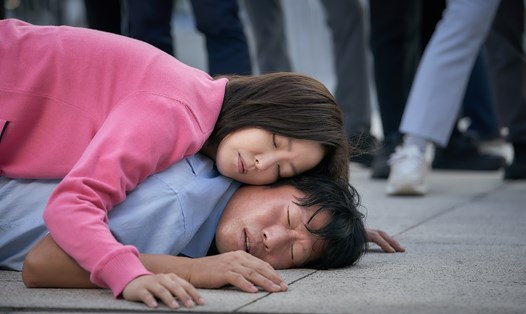 Phim “Nhân duyên tiền đình” do Kim Hee Sun, Yoo Hae Jin đóng chính mang đến tiếng cười cho khán giả. Ảnh: CJ