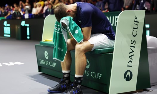 Andy Murray bật khóc nức nở sau trận đấu tại Davis Cup 2023. Ảnh: talkSPORT
