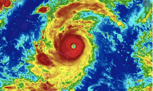 Hình ảnh vệ tinh bão Saola ngày 28.8. Ảnh: NOAA