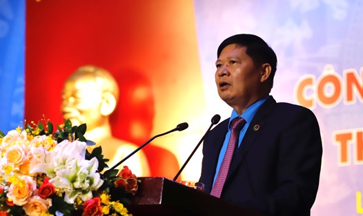 Ông Phan Văn Anh - Phó Chủ tịch Tổng LĐLĐ Việt Nam phát biểu tại Đại hội. Ảnh: Hữu Long