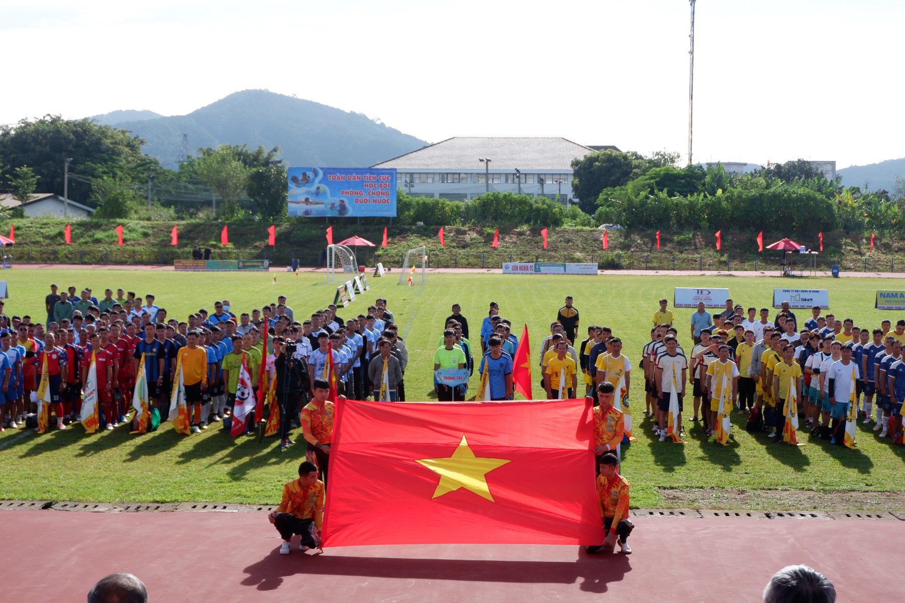 32 đội tham gia Giải bóng đá nam ở Lâm Đồng