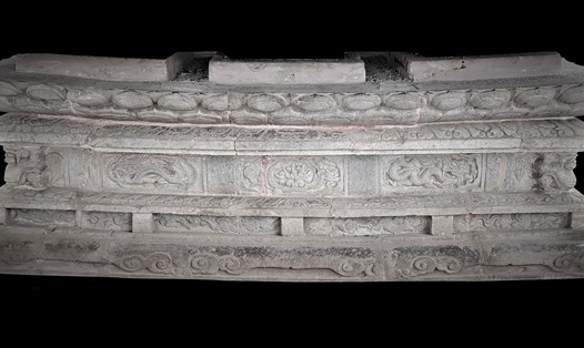 Bàn thờ Phật bằng đá chùa Xuân Lũng, thế kỷ XIV. Ảnh: Bảo tàng Lịch sử Quốc gia