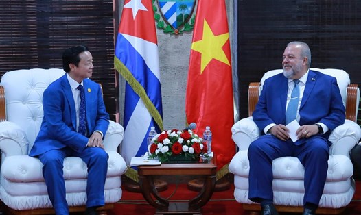 Phó Thủ tướng Trần Hồng Hà hội kiến Thủ tướng Cuba Manuel Marrero Cruz. Ảnh: BNG