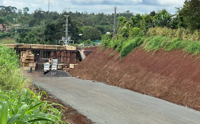 Dự án đường Hồ Chí Minh đoạn tránh phía Đông TP. Buôn Ma Thuột, tỉnh Đắk Lắk đang triển khai xây dựng sau khi cơ quan chức năng bồi thường, thu hồi đất của người nông dân. Ảnh: Bảo Trung