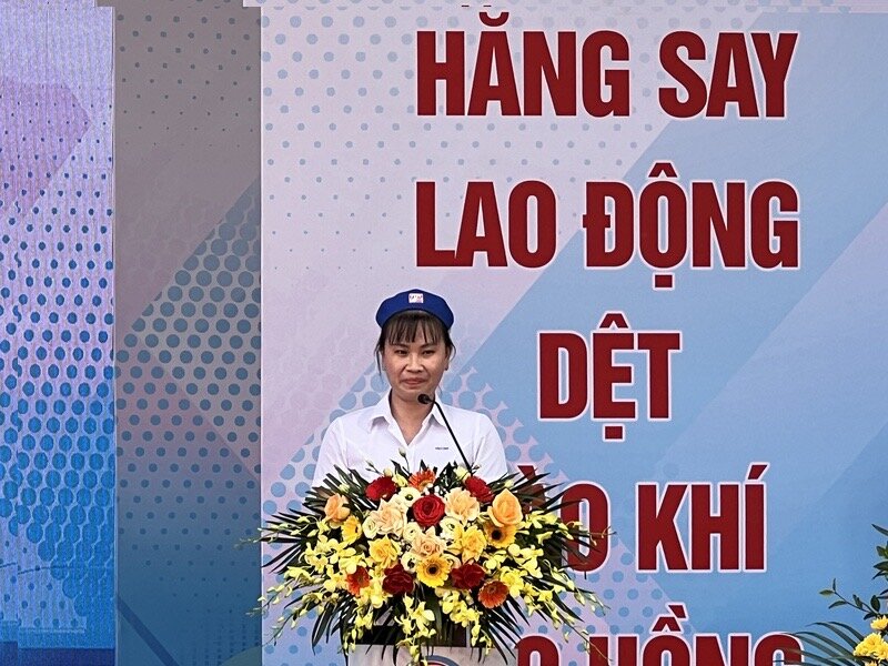 Chị Nguyễn Thị Kim Thuỷ phát biểu tại Khai mạc Hội thi. Ảnh: Kiều Vũ