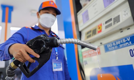 Giá xăng dầu được dự báo tiếp tục tăng trong thời gian tới. Ảnh: Nguyễn Long