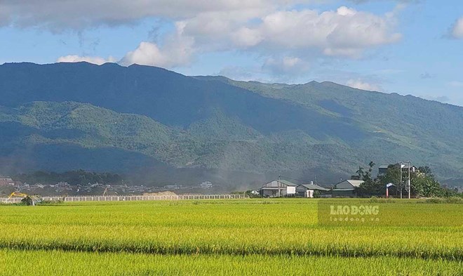 Hơn 10 hộ dân loay hoay sống trên