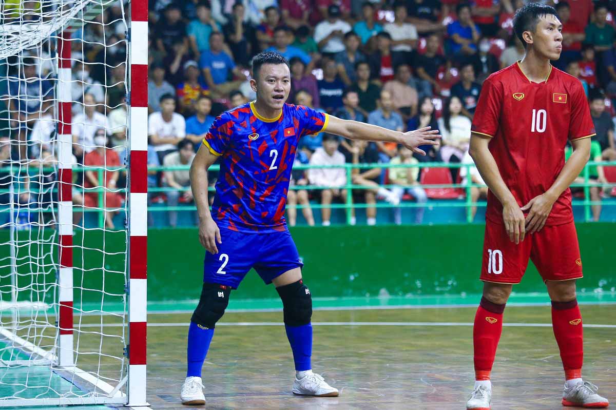 Sau bàn thua, tuyển futsal Việt Nam vẫn thi đấu vô cùng nỗ lực. Tuy nhiên, cách biệt đẳng cấp quá lớn khiến đoàn quân của huấn luyện viên Giustozzi phải nhận thêm 3 bàn thua trong hiệp 2. 
