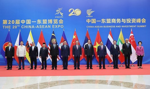 Thủ tướng Phạm Minh Chính và các trưởng đoàn dự Lễ khai mạc CAEXPO và CABIS lần thứ 20. Ảnh: TTXVN