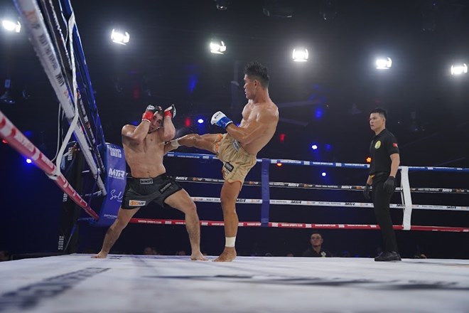 Trần Quốc Tuấn vô địch Muay Thai  4-man Tournament