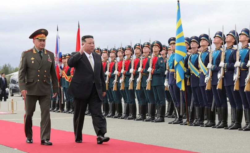 Nhà lãnh đạo Triều Tiên Kim Jong-un và Bộ trưởng Quốc phòng Nga Sergei Shoigu. Ảnh: Bộ Quốc phòng Nga