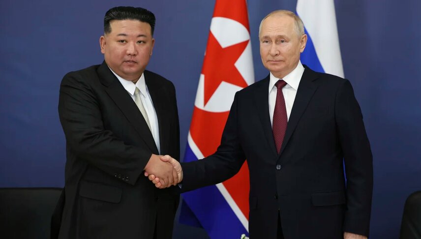 Tổng thống Nga Vladimir Putin đón ông Kim Jong-un. Ảnh: Kremlin