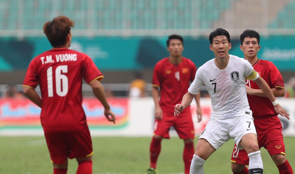 Olympic Việt Nam đối đầu Olympic Hàn Quốc của ngôi sao Son Heung Min ở bán kết ASIAD 18. Ảnh: Đức Đồng