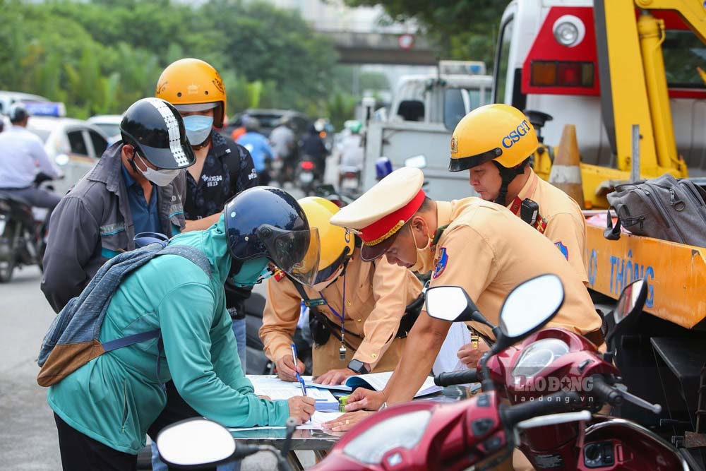 Với lỗi vi phạm trên, Tổ công tác đã lập biên bản vi phạm hành chính, xử phạt 3 triệu đồng, tước giấy phép lái xe 2 tháng và tạm giữ phương tiện trong 7 ngày.