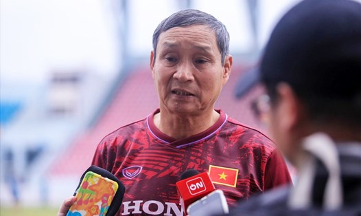 Huấn luyện viên Mai Đức Chung của đội tuyển nữ Việt Nam. Ảnh: Xuân Trang