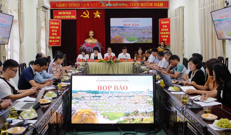 Toàn cảnh buổi họp báo chiều 18.9 tại Sở Thông tin và Truyền thông tỉnh Yên Bái. Ảnh: Đinh Đại