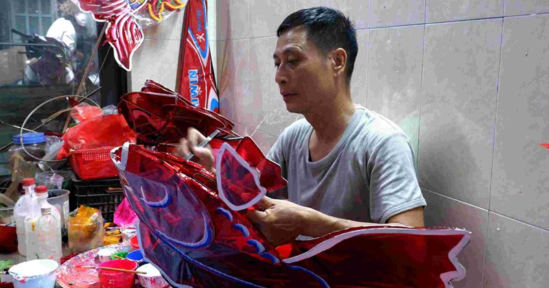 Làng nghề Phú Bình đưa lồng đèn truyền thống lên sàn thương mại điện tử – Báo Lao Động