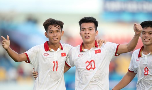 Tuyển Olympic Việt Nam gặp Mông Cổ trong trận mở màn ASIAD 19. Ảnh: Lâm Thoả
