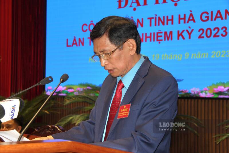 Chủ tịch LĐLĐ tỉnh Hà Giang phát biểu khai mạc Đại hội.