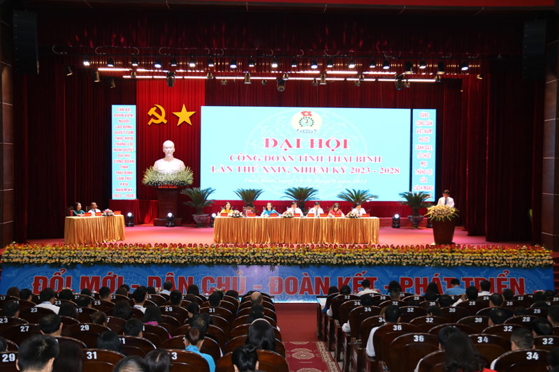 Phiên thứ nhất Đại hội Công đoàn tỉnh Thái Bình lần thứ XXIV. Ảnh: Lương Hà