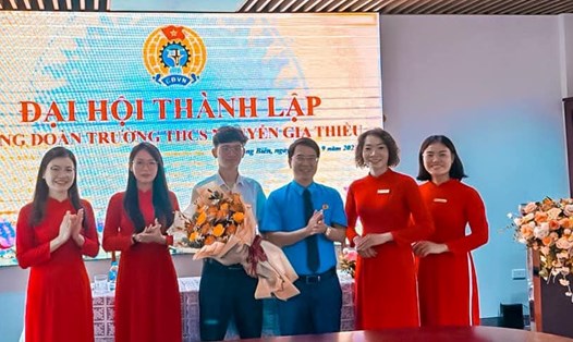Đại hội thành lập Công đoàn cơ sở Trường THCS Nguyễn Gia Thiều, quận Long Biên. Ảnh: CĐCS