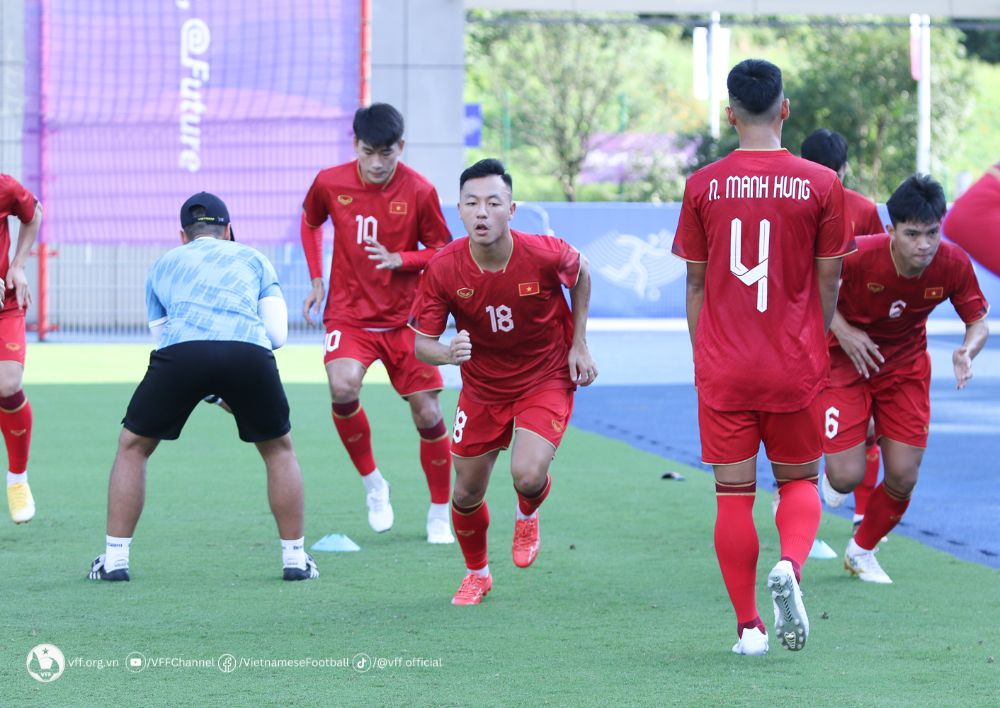 Olympic Việt Nam dự ASIAD 19 với nòng cốt là lứa cầu thủ U20 và U23. Ảnh: VFF