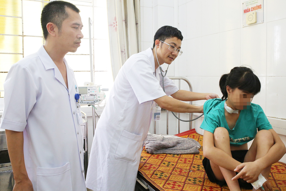 Cháu N được cứu sống sau khi đã hôn mê vì mắc bệnh đái tháo đường hiếm gặp. Ảnh: Bệnh viện cung cấp