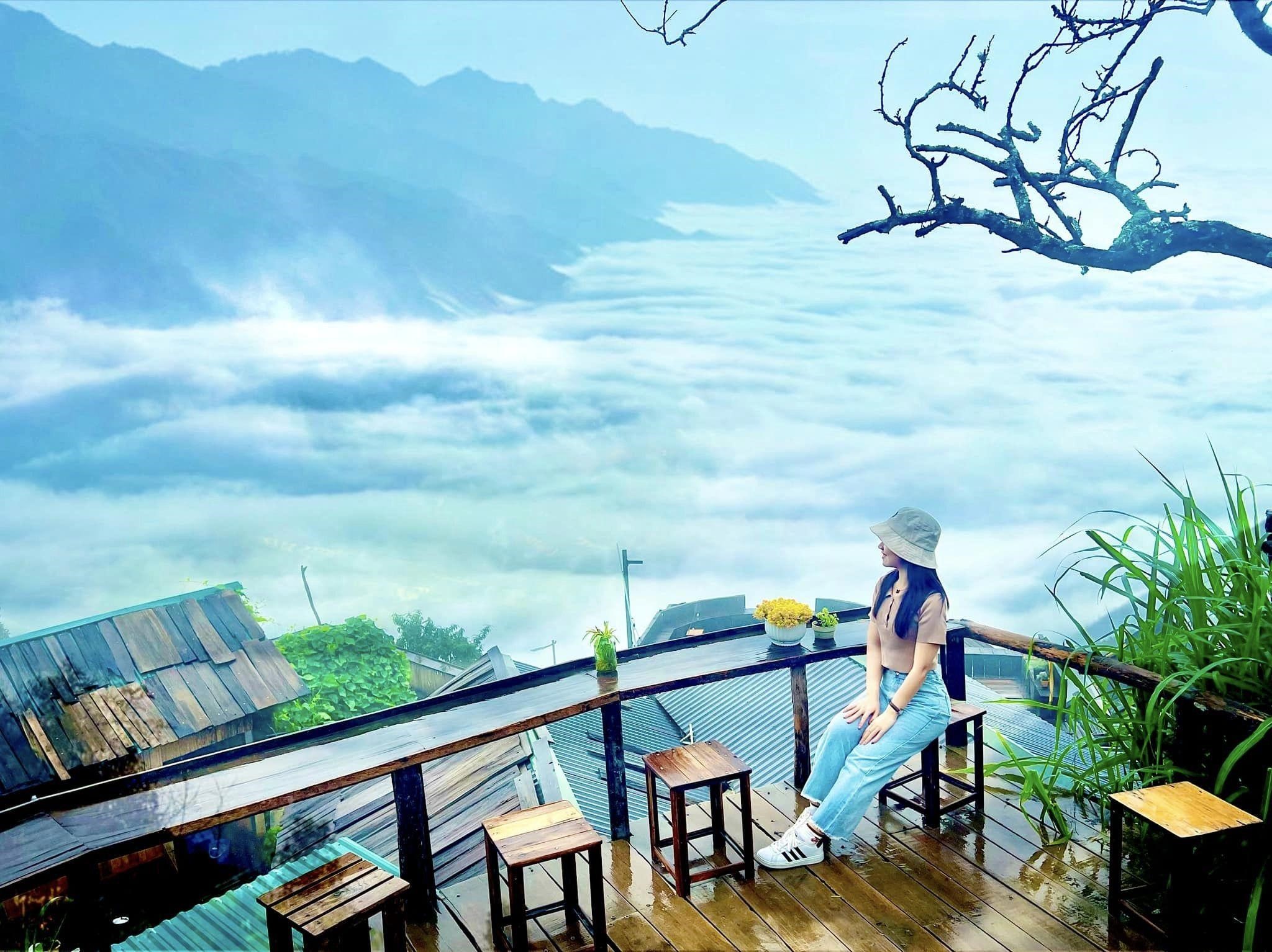 “Săn mây” Tà Xùa. Ảnh: Vietravel