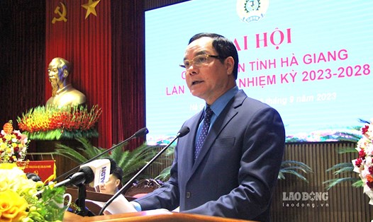 Chủ tịch Tổng LĐLĐ Việt Nam Nguyễn Đình Khang phát biểu tại đại hội. Ảnh: Lam Thanh