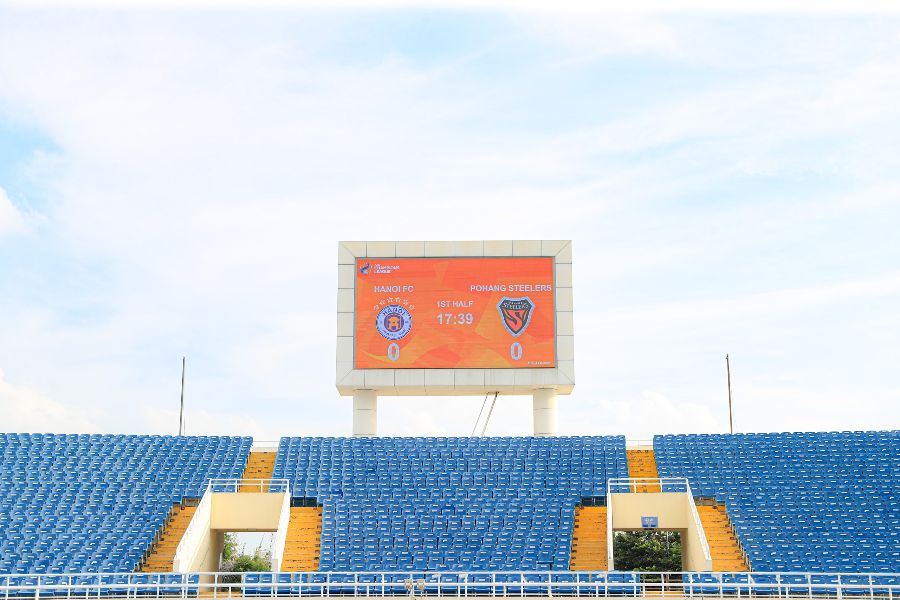 Bảng điện tử đã hiển thị tên 2 đội bóng trong trận ngày mai là Hà Nội FC và Pohang Steelers.