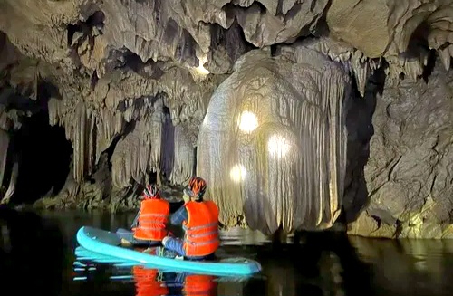 Bên trong hang động vừa được phát hiện ở Quảng Bình. Ảnh: Người dân cung cấp