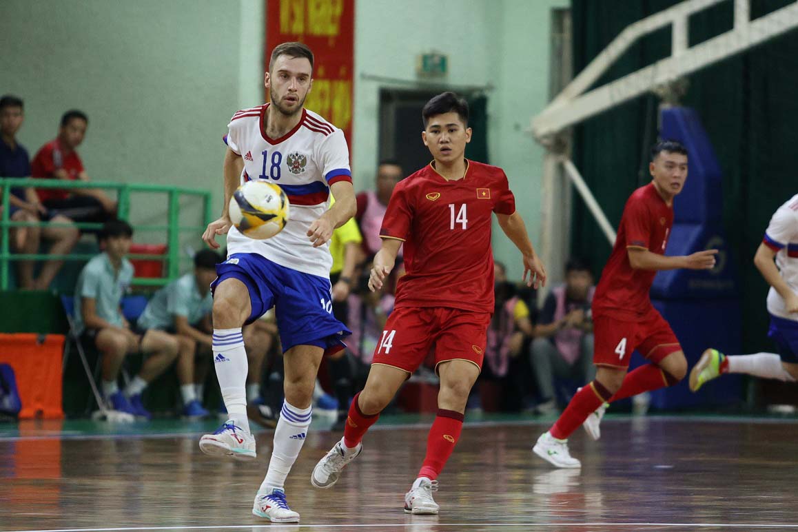 Chiều 19.9, tại nhà thi đấu Lãnh Binh Thăng (TPHCM), tuyển futsal Việt Nam (áo đỏ) có trận giao hữu với đội tuyển Nga. 
