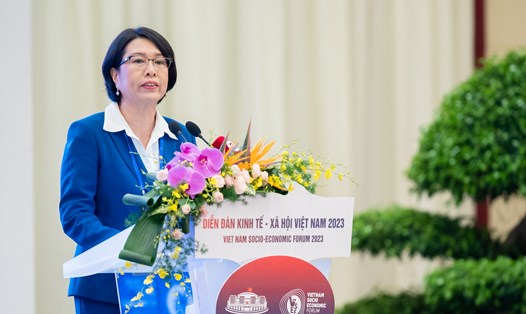 TS Trần Thị Hồng Minh - Viện trưởng Viện Nghiên cứu quản lý kinh tế Trung ương - phát biểu tại diễn đàn ngày 19.9. Ảnh: VPQH