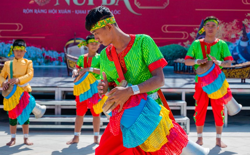 Đến với Ngày Tây Ninh, du khách sẽ thưởng thức màn múa trống Chhay-dăm. Ảnh: SG