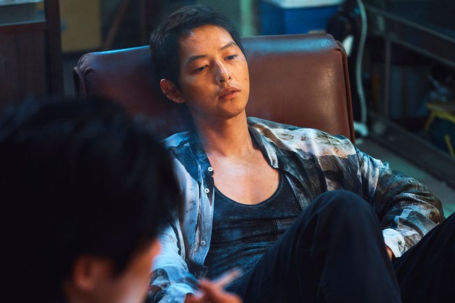 Song Joong Ki hứa hẹn “lột xác” khi trở lại với phim không nhận cát-xê