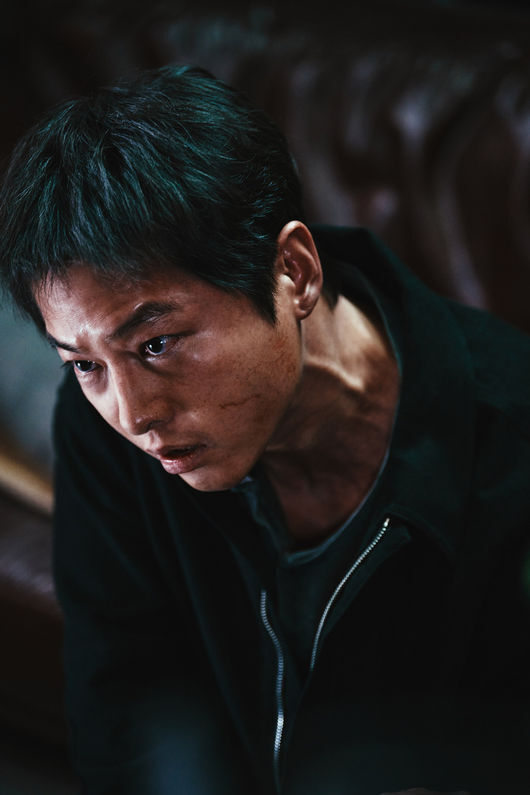 Song Joong Ki nỗ lực trong vai diễn mang màu sắc mới. Ảnh: Nhà sản xuất