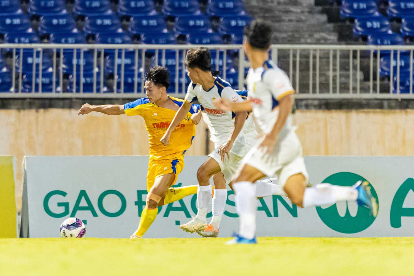 Sự xuất hiện của Hồ Văn Cường không thể giúp U21 Sông Lam Nghệ An thắng trận. Ảnh: Xuân Thuỷ