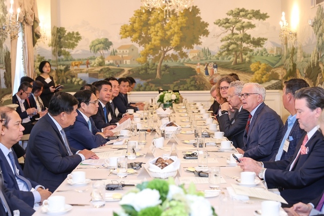 Thủ tướng Chính phủ Phạm Minh Chính có cuộc ăn trưa làm việc với CEO của các doanh nghiệp, tập đoàn hàng đầu của Mỹ trong lĩnh vực bán dẫn. Ảnh: VGP