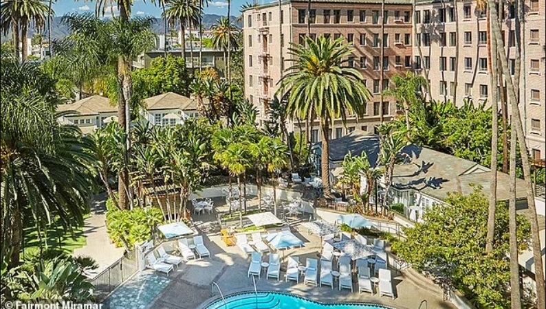 Phòng khách sạn Fairmont Miramar có giá 500 USD/đêm. Ảnh: Daily Mail