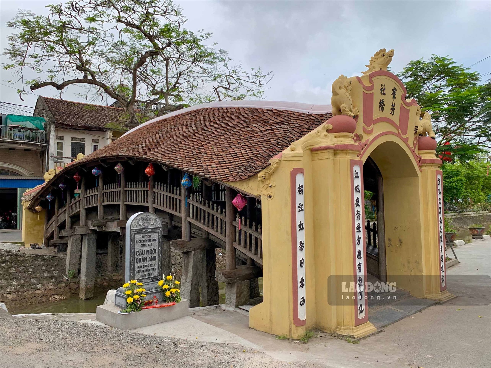 Ngoài cầu Lợp làng Kênh, ở Nam Định còn có cầu Ngói chợ Lương (huyện Hải Hậu), cầu ngói chợ Thượng (huyện Nam Trực) vẫn còn giữ được thiết kế với kiểu kiến trúc “Thượng gia hạ kiều“, tức trên là nhà, dưới là cầu.